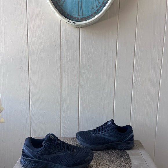 Brooks Other - Black Brooks ghost 11 men size 11